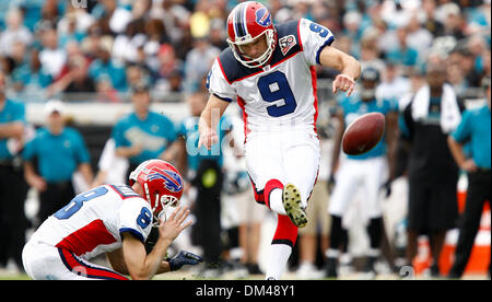 Buffalo Bills platzieren Kicker Rian Lindell (9) treten für die drei in diesem NFL Football-Spiel zwischen den Miami Dolphins und den Jacksonville Jaguars am Stadtstadion in Jacksonville, Florida.  Die Jaguars besiegte die Rechnungen 29-28. (Kredit-Bild: © Anthony Smith/Southcreek Global/ZUMApress.com) Stockfoto