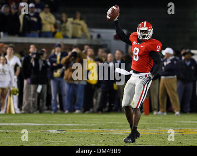 Georgien-Sicherheit Reshad Jones (9) feiert eine Interception auf das Spiel gegen Georgia Tech im Grant Feld Bobby Dodd Stadium in Atlanta, Georgia, auf Samstag, 28. November 2009. Die Bulldogs besiegte der #7 Wespen 30-24. (Kredit-Bild: © Daniel Shirey/Southcreek Global/ZUMApress.com) Stockfoto