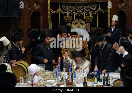 Bnei Brak, freuen sich die Gemeinde Rabbi Premishlan und seine Hasids der Feiertag von Purim Stockfoto