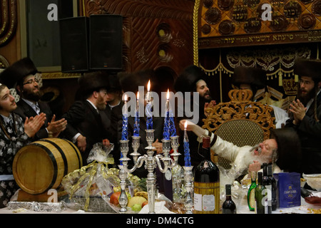 Bnei Brak, freuen sich die Gemeinde Rabbi Premishlan und seine Hasids der Feiertag von Purim Stockfoto