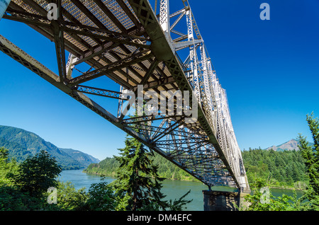 Brücke der Götter vorbei über den Columbia River in Cascade Locks, Oregon Stockfoto