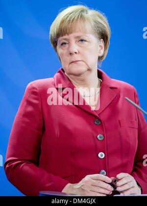 Berlin, Deutschland. 11. Dezember 2013. Angela Merkel, Bundeskanzlerin und Ibrahim Boubacar KeÌÄåøta, Präsident von Mali, geben eine gemeinsame Pressekonferenz in der Kanzlei in Berlin. / Bild: Angela Merkel, Bundeskanzlerin, in Berin, am 11. Dezember, 2013.Photo: Reynaldo Paganelli/NurPhoto © Reynaldo Paganelli/NurPhoto/ZUMAPRESS.com/Alamy Live-Nachrichten Stockfoto