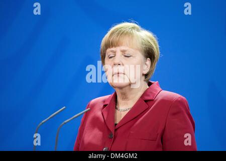 Berlin, Deutschland. 11. Dezember 2013. Angela Merkel, Bundeskanzlerin und Ibrahim Boubacar KeÌÄåøta, Präsident von Mali, geben eine gemeinsame Pressekonferenz in der Kanzlei in Berlin. / Bild: Angela Merkel, Bundeskanzlerin, in Berin, am 11. Dezember, 2013.Photo: Reynaldo Paganelli/NurPhoto © Reynaldo Paganelli/NurPhoto/ZUMAPRESS.com/Alamy Live-Nachrichten Stockfoto