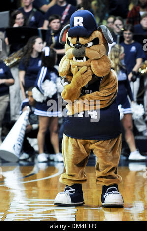 Bulldoggen Gordon Hayward erhält einen Schuss in letzter Sekunde gewinnen über die Musketiere. Butler gewinnt 69-68 Xavier.Bulldog Maskottchen. (Kredit-Bild: © Mike Taylor/Southcreek Global/ZUMApress.com) Stockfoto