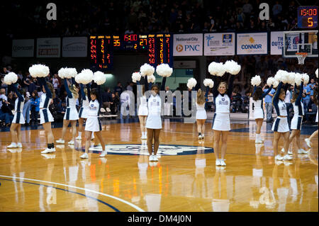 Butler Bulldogs gewinnen 72-49 gegen die Green Bay Phoenix im Hinkle Fieldhouse.  Shelvin Mack erzielte 14 Punkte. Gordon Hayward und Willie Veasley mit 13 und 10 Punkte. . Cheerleader. (Kredit-Bild: © Mike Taylor/Southcreek Global/ZUMApress.com) Stockfoto