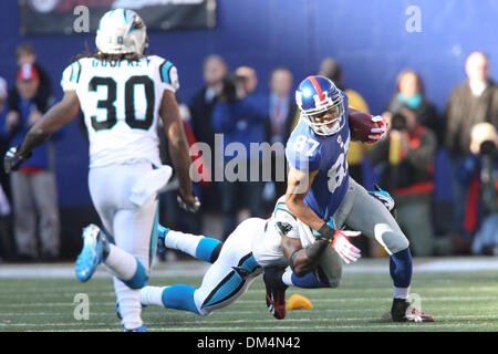 27. Dezember 2009 - East Rutherford, New Jersey, USA - 27. Dezember 2009: New York Giants Wide Receiver Domenik Hixon #87 eilt für zusätzliche Yards nach seiner Rezeption zwischen der Carolina Panthers und der New York Giants im Giants Stadium in East Rutherford, New Jersey.  Die Panthers führt die Riesen 24-0 in der Mitte... Obligatorische Credit - Alan Maglaque / Southcreek Global (Kredit-Bild: © Sou Stockfoto