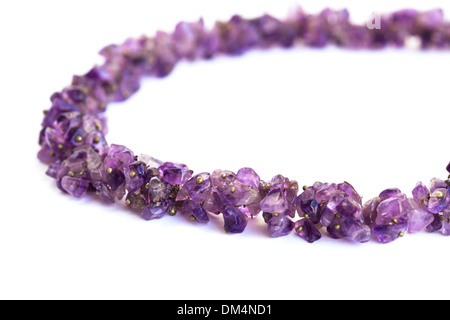 Amethyst Halskette isoliert auf weißem Hintergrund. Stockfoto