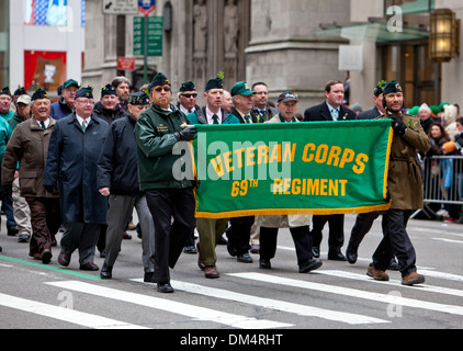 NEW YORK, NY, USA - 16 MAR: Menschen am St. Patricks Day Parade am 16. März 2013 in New York City, USA. Stockfoto