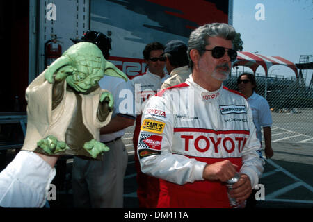 4. April 2000; Los Angeles, Kalifornien, USA; Regisseur/Produzent GEORGE LUCAS @ 24. Toyota Pro/Promi Rennen Praxis läuft. Stockfoto