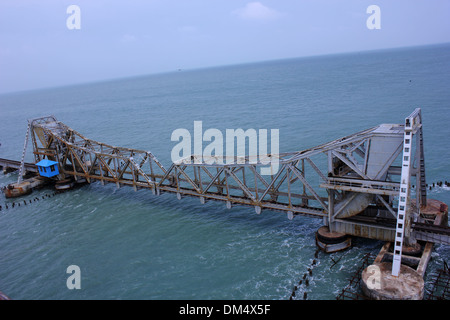 Pamban Freischwinger Brücke über die Meerenge von Palk Stockfoto