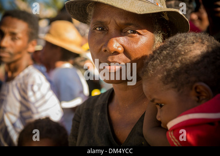 Porträt von Mutter und Kind in Vatomandry Bezirk, Madagaskar. Stockfoto