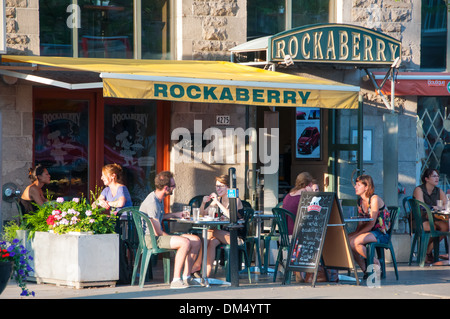 Terrasse auf der beliebten Saint-Denis-Straße in Plateau Mont-Royal Montreal Kanada Stockfoto