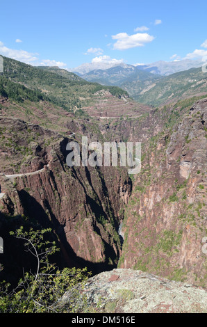 Blick auf Daluis Schlucht oder Canyon des oberen Var Fluss Haut-Var Alpes-Maritimes, Frankreich Stockfoto