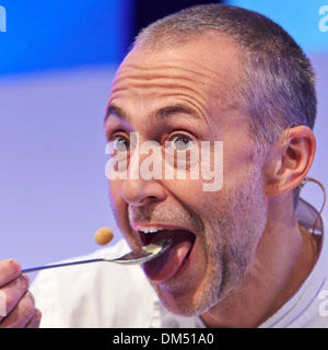 Küchenchef Michel Roux Jr. gibt eine Koch-Demonstration an der 2013 BBC Good Food Show in Olympia Exhibition Hall statt Stockfoto