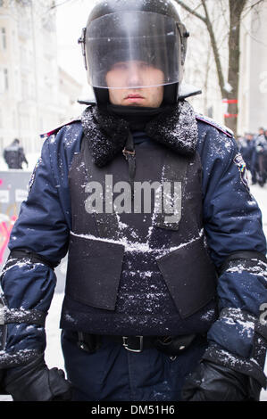 Kiew, Ukraine. 11. Dezember 2013. Miliz "Berkut" verteidigen den Präsidentenpalast Komplex am 11. Dezember 2013 in Kiew, Ukraine. Bildnachweis: Jonatha Borzicchi Redaktion/Alamy Live-Nachrichten Stockfoto