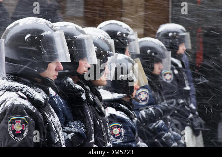 Kiew, Ukraine. 11. Dezember 2013. Miliz "Berkut" verteidigen den Präsidentenpalast Komplex am 11. Dezember 2013 in Kiew, Ukraine. Bildnachweis: Jonatha Borzicchi Redaktion/Alamy Live-Nachrichten Stockfoto