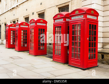 Typische rote Telefonzellen in London Stockfoto