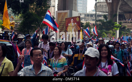 Der Massenprotest Marsch durch Völker demokratische Reform Committee (Separatistischen) zum Government House, auf der Sukhumvit Road, Bangkok, Thailand Stockfoto