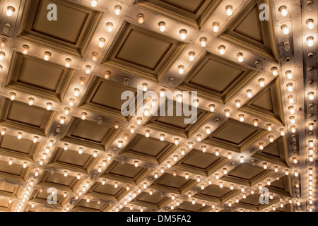 Alte historische Broadway Theater Festzelt Decke blinkende Lichter Stockfoto