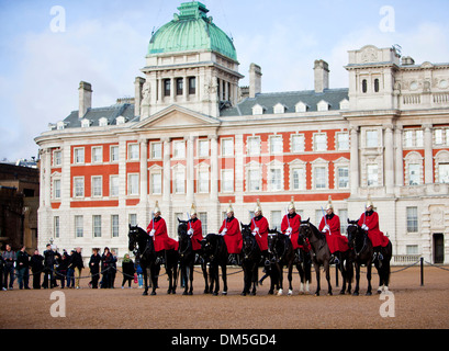 LONDON, ENGLAND 21 Dez.: Berühmte berittene Leibgarde auf Parade am 21. Dezember 2012 in London, Vereinigtes Königreich. Stockfoto