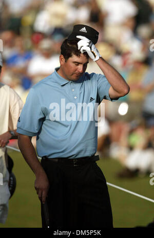 13. März 2005; Palm Beach Gardens, FL, USA; PAT PEREZ reagiert mit Enttäuschung nachdem eine Chip-Shot auf 18 bei der Honda Classic im Mirasol Sonntagnachmittag. Stockfoto