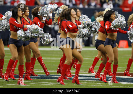 23. November 2009 - Houston, Texas, USA - 23. November 2009: The Houston Texans Cheerleader durchführen, wie die Texaner die Tennessee Titans im Reliant Stadium in Houston, Texas übernahm.  Obligatorische Credit - Diana L. Porter / Southcreek Global. (Kredit-Bild: © Southcreek Global/ZUMApress.com) Stockfoto