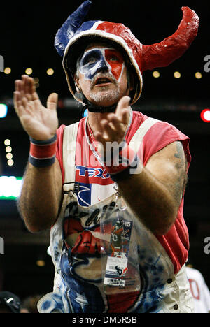 23. November 2009 - Houston, Texas, USA - 23. November 2009: Texaner Fans zeigen ihren Geist wie die Texaner die Tennessee Titans im Reliant Stadium in Houston, Texas übernahm.  Obligatorische Credit - Diana L. Porter / Southcreek Global. (Kredit-Bild: © Southcreek Global/ZUMApress.com) Stockfoto