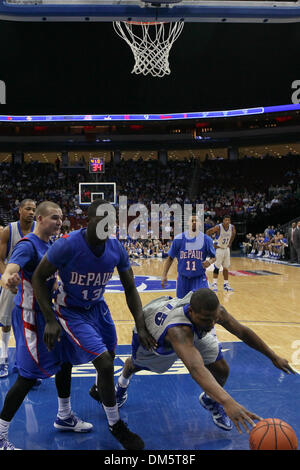 14. Februar 2010 - Newark, New Jersey, USA - 14. Februar 2010: Seton Hall weiterleiten Kraut Papst #15 Tauchgänge für den Ball in der zweiten Hälfte des Spiels im Prudential Center in Newark, New Jersey statt.  Seton Hall Pirates besiegt die DePaul Blue Demons 79-71..Mandatory Credit: Alan Maglaque / Southcreek Global (Credit-Bild: © Southcreek Global/ZUMApress.com) Stockfoto