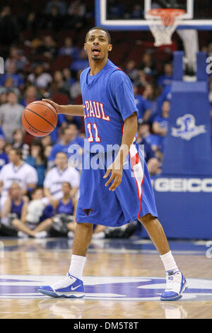 14. Februar 2010 - Newark, New Jersey, USA - 14. Februar 2010: DePaul Wache Jeremiah Kelly #11 nennt das Spiel in der zweiten Hälfte des Spiels im Prudential Center in Newark, New Jersey statt.  Seton Hall Pirates besiegt die DePaul Blue Demons 79-71..Mandatory Credit: Alan Maglaque / Southcreek Global (Credit-Bild: © Southcreek Global/ZUMApress.com) Stockfoto