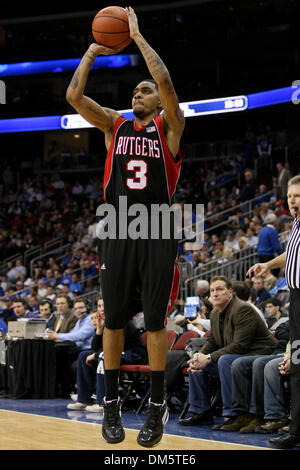 23. Februar 2010 - Newark, New Jersey, USA - 23. Februar 2010: Rutgers Guard Mike Rosario #3 wandelt einen 3-Punkt-Korb in der zweiten Hälfte des Spiels im Prudential Center in Newark, New Jersey statt.  Seton Hall Pirates besiegt die Rutgers Scarlet Knights 76 - 70..Mandatory Credit: Alan Maglaque / Southcreek Global (Credit-Bild: © Southcreek Global/ZUMApress.com) Stockfoto