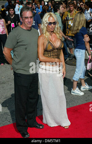 4. August 1902 - Los Angeles, Kalifornien - 2002 TEEN CHOICE AWARDS. IM UNIVERSAL AMPHITHEATER LOS ANGELES, KALIFORNIEN. TIM ALLEN UND PAMELA ANDERSON. FITZROY BARRETT / 04.08.2002 K25524FB (D) (Kredit-Bild: © Globe Photos/ZUMAPRESS.com) Stockfoto