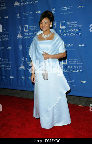 23. Februar 2002 - Los Angeles, Kalifornien - 33rd NAACP IMAGE AWARDS. IM UNIVERSAL AMPHITHEATER LOS ANGELES CA... RAVEN SIE SYMONE. FITZROY BARRETT / 23.02.2002 K24180FB (D) (Kredit-Bild: © Globe Photos/ZUMAPRESS.com) Stockfoto