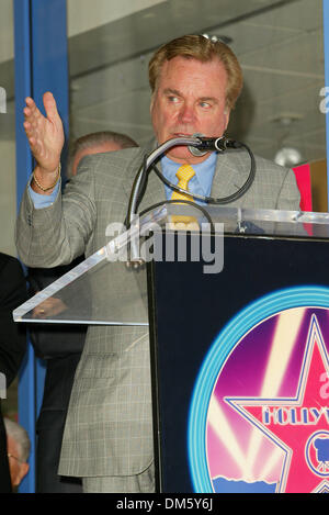 16. Juli 2002 geehrt - Los Angeles - ROBERT WAGNER mit Stern auf. HOLLYWOOD WALK OF FAME. ROBERT WAGNER. FITZROY BARRETT / 16.07.2002 K25547FB (D) (Kredit-Bild: © Globe Photos/ZUMAPRESS.com) Stockfoto