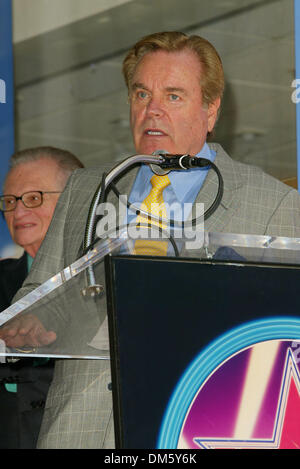 16. Juli 2002 geehrt - Los Angeles - ROBERT WAGNER mit Stern auf. HOLLYWOOD WALK OF FAME. ROBERT WAGNER. FITZROY BARRETT / 16.07.2002 K25547FB (D) (Kredit-Bild: © Globe Photos/ZUMAPRESS.com) Stockfoto