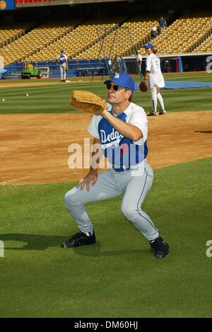 10. August 1902 - Los Angeles, Kalifornien - HOLLYWOOD Sterne Baseball-Spiel. IM DODGER STADIUM IN LOS ANGELES, KALIFORNIEN. SCOTT BAKULA. FITZROY BARRETT / 10.08.2002 K25794FB (D) (Kredit-Bild: © Globe Photos/ZUMAPRESS.com) Stockfoto