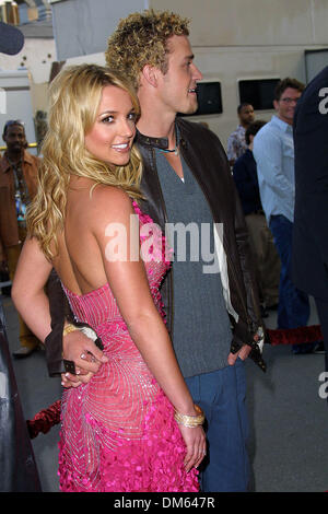 9. Januar 2002 - Auszeichnungen 29. amerikanischer Musik. IM SHRINE AUDITORIUM IN LOS ANGELES CA... BRITNEY SPEARS UND JUSTIN TIMBERLAKE. FITZROY BARRETT / 09.01.2002 K23760FB (D) (Kredit-Bild: © Globe Photos/ZUMAPRESS.com) Stockfoto