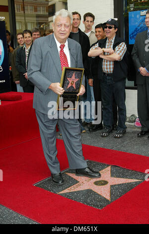 27. März 2002 - Los Angeles, Kalifornien - RODNEY DANGERFIELD mit HOLLYWOOD geehrt. WALK OF FAME STAR IN LOS ANGELES, KALIFORNIEN. RODNEY DANGERFIELD. FITZROY BARRETT / 27.03.2002 K24546FB (D) (Kredit-Bild: © Globe Photos/ZUMAPRESS.com) Stockfoto