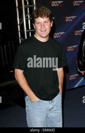 11. November 2002 - Los Angeles, Kalifornien - SEAN ASTIN-... SPECIAL SCREENING VON MGMS '' STIRB AN EINEM ANDEREN TAG ''-. BEI DEM SHRINE AUDITORIUM LOS ANGELES, CA-. FITZROY BARRETT / 11.11.2002 - K27112FB (D) (Kredit-Bild: © Globe Photos/ZUMAPRESS.com) Stockfoto