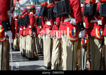 Präsidentengarde in historischen Uniformen am Plaza Murillo Square, La Paz, Bolivien Stockfoto