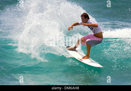 1. Januar 2005; NordNarrabeen, Sydney, New South Wales, Australien; Surfer JOEL BONNING (Cronulla, Sydney, Aus) gewann die Von Reißverschluss Versuche um eine Wildcard in den Billabong World Junior Championships in North Narrabeen, Sydney, Australien heute zu verdienen. Der 20-jährige veröffentlicht die höchste Punktzahl der Hitze der Studien (16.17 von 20 möglichen Punkten) um in das main Event voraus. Bonning wird Nat Gesicht. Stockfoto