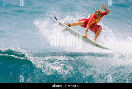 1. Januar 2005; NordNarrabeen, Sydney, New South Wales, Australien; Surfer JOSH KERR (Coolangatta, Gold Coast, Aus) wurde zweite in den Von Zipper Trials, eine Wildcard in das main Event, den Billabong World Junior Championships zu verdienen.  Die Billabong World Junior Champs verfügt über sechs-Mann-Trupps aus den sieben Regionen der ASP Ð Afrika, Asien, Australien, Europa, Hawaii, Nord- und Südamerika und thr Stockfoto