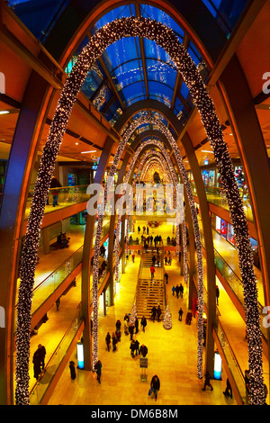 Weihnachtsschmuck in der Europa Passage-Einkaufszentrum, Hamburg, Deutschland Stockfoto