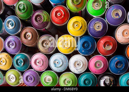 Farbige Sprühfarbe Dosen Stockfoto