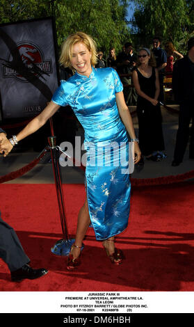 16. Juli 2001 - JURASSIC PARK III. PREMIERE AM UNIVERSAL AMPHITHEATER LA. TEA LEONI. FITZROY BARRETT / 16.07.2001 K22488FB (D) (Kredit-Bild: © Globe Photos/ZUMAPRESS.com) Stockfoto