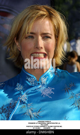 16. Juli 2001 - JURASSIC PARK III. PREMIERE AM UNIVERSAL AMPHITHEATER LA. TEA LEONI. FITZROY BARRETT / 16.07.2001 K22488FB (D) (Kredit-Bild: © Globe Photos/ZUMAPRESS.com) Stockfoto