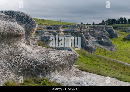 Die Elephant Rocks zwischen Ngapara und Duntroon, Waitaki Valley, Otago, Südinsel, Neuseeland. Stockfoto