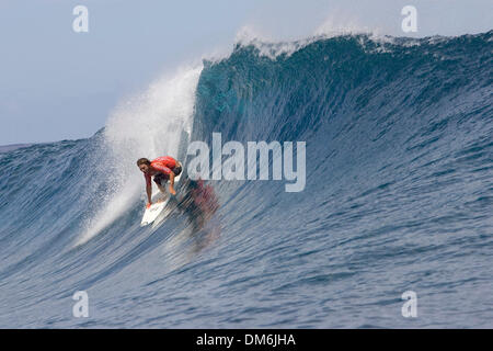 15. Mai 2005; Teahupoo, TAHITI; Rookie WCT Kämpferin CHRIS WARD (San Clemente, Kalifornien, USA) (Bild) wurde heute ein herausragendes in Runde zwei der Billabong Pro Tahiti. Ward dominiert seine Wärme gegen Luke Stedman (Aus), Entsendung einer 17.80 (von 20 möglichen Punkten) insgesamt. Ward, der Läufer an der ersten Veranstaltung planmäßig WCT 2005 beendete, avancierte zum drei Runde. Der Billabong-Pr Stockfoto