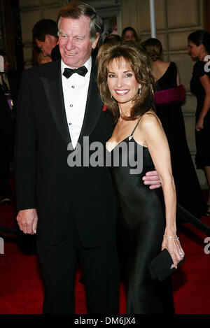 13. Januar 2002 - 28. Peoples CHOICE AWARDS. IM PASADENA CIVIC AUDITORIUM PASADENA CA... SUSAN LUCCI UND EHEMANN HELMUT HUBER. FITZROY BARRETT / 13.01.2002 K23814FB (D) (Kredit-Bild: © Globe Photos/ZUMAPRESS.com) Stockfoto