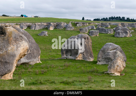 Die Elephant Rocks zwischen Ngapara und Duntroon, Waitaki Valley, Otago, Südinsel, Neuseeland. Stockfoto