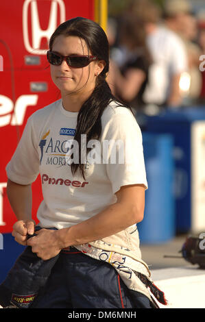 10. Juni 2005; Fort Worth, TX, USA; IR-Treiber DANICA PATRICK vor dem qualifying auf dem Texas Motor Speedway. Obligatorische Credit: Foto von David Bailey/ZUMA Press. (©) Copyright 2005 von David Bailey Stockfoto